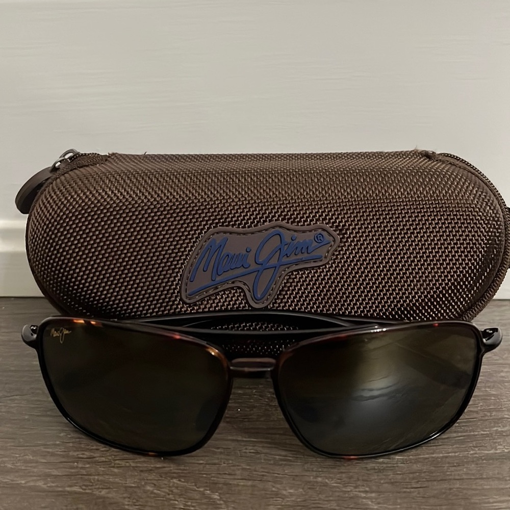 Brown men’s Maui Jim sunglasses
